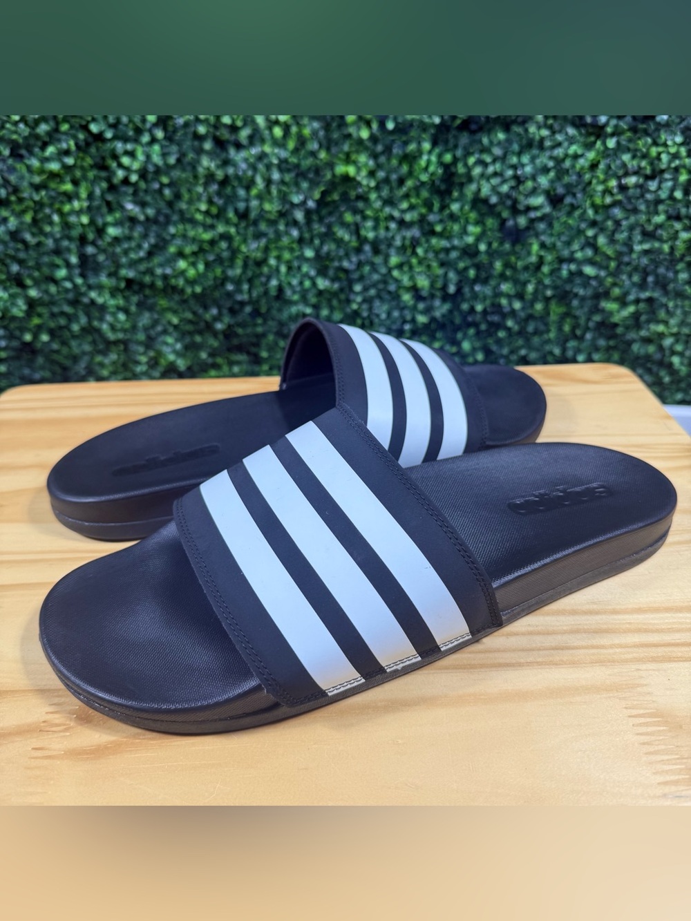 Adidas Adilette Comfort Men’s Size 12 Black White Striped Slide Sandals
